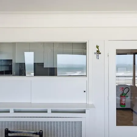 Apartamento Estran Op De Zeedijk Met Frontaal Zeezicht - Sint-idesbald